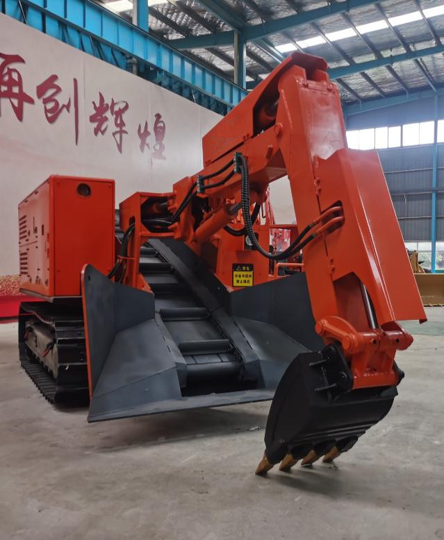 廠房內(nèi)安裝好的履帶刮板扒渣機(jī)